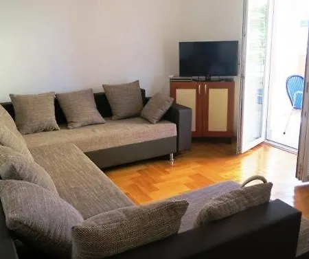 In With Seaview, Balcony, Air Condition, Wifi