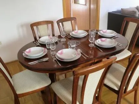 In With Seaview, Balcony, Air Condition, Wifi Apartment